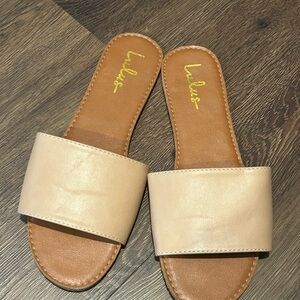 Lulu‘s slide on sandals